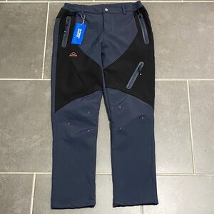 Women’s ski pants. Size Large. NWT